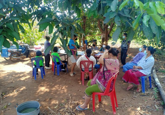 ภาพกิจกรรม  โปรแกรมวิชาเคมี จัดการฝึกอบมเชิงปฏิบัติการการย้อมเส้นด้ายฝ้ายด้วยสีจากธรรมชาติ