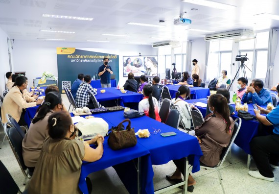 ภาพกิจกรรม  คณะวิทยาศาสตร์และเทคโนโลยี จัดอบรมเชิงปฏิบัติการ เรื่อง การถ่ายทอดเทคโนโลยีประชาสัมพันธ์เพื่อการตลาดและส่งเสริมการขาย