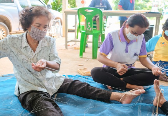 ภาพกิจกรรมคณะวิทยาศาสตร์และเทคโนโลยี จัดอบรมเชิงปฏิบัติการ เรื่อง การปั่นด้ายจากใยกล้วยผสมฝ้าย