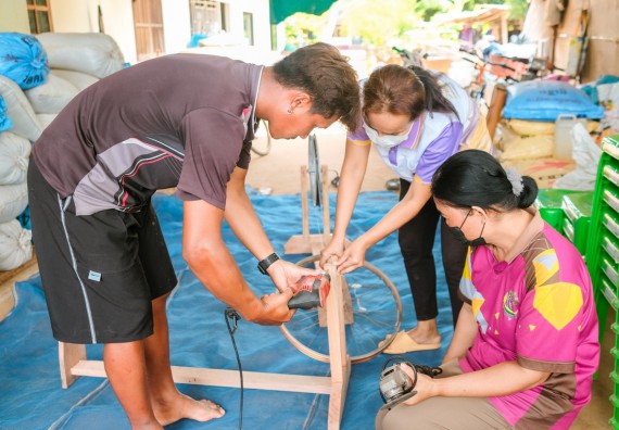 ภาพกิจกรรมคณะวิทยาศาสตร์และเทคโนโลยี จัดอบรมเชิงปฏิบัติการ เรื่อง การปั่นด้ายจากใยกล้วยผสมฝ้าย