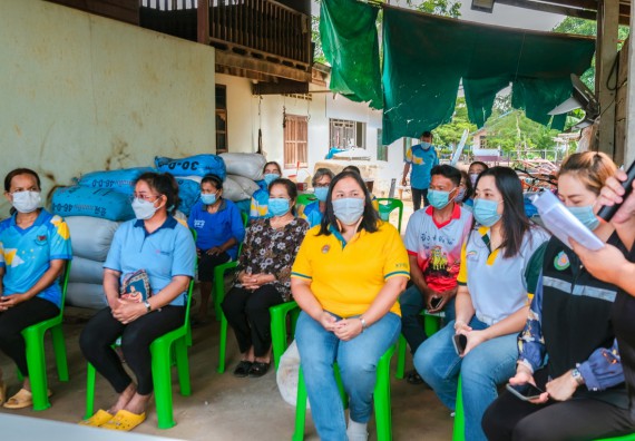 ภาพกิจกรรมคณะวิทยาศาสตร์และเทคโนโลยี จัดอบรมเชิงปฏิบัติการ เรื่อง การปั่นด้ายจากใยกล้วยผสมฝ้าย