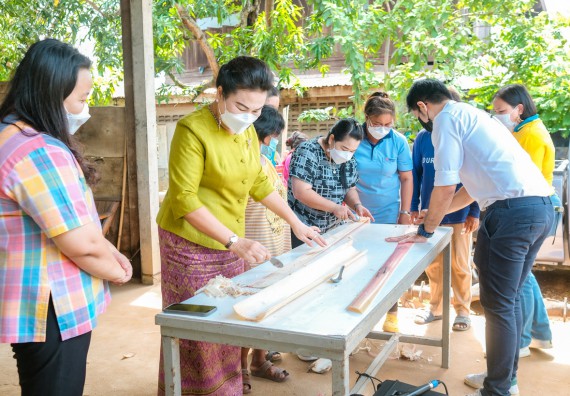 ภาพกิจกรรมคณะวิทยาศาสตร์และเทคโนโลยี จัดอบรมเชิงปฏิบัติการ เรื่อง การปั่นด้ายจากใยกล้วยผสมฝ้าย