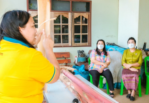 ภาพกิจกรรมคณะวิทยาศาสตร์และเทคโนโลยี จัดอบรมเชิงปฏิบัติการ เรื่อง การปั่นด้ายจากใยกล้วยผสมฝ้าย