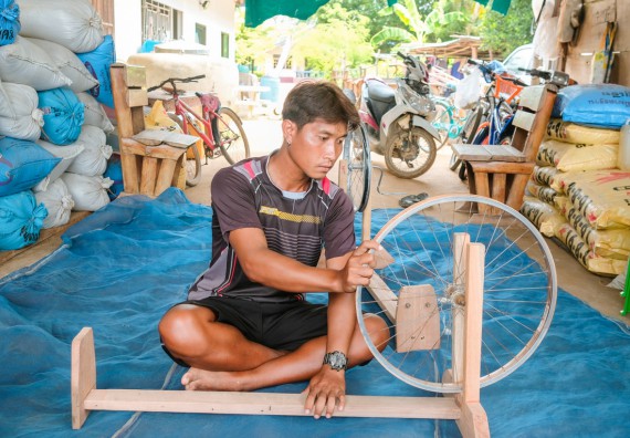 ภาพกิจกรรมคณะวิทยาศาสตร์และเทคโนโลยี จัดอบรมเชิงปฏิบัติการ เรื่อง การปั่นด้ายจากใยกล้วยผสมฝ้าย