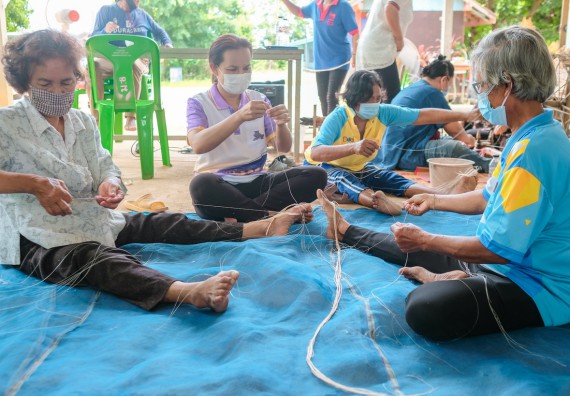 ภาพกิจกรรมคณะวิทยาศาสตร์และเทคโนโลยี จัดอบรมเชิงปฏิบัติการ เรื่อง การปั่นด้ายจากใยกล้วยผสมฝ้าย