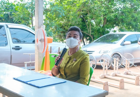 ภาพกิจกรรมคณะวิทยาศาสตร์และเทคโนโลยี จัดอบรมเชิงปฏิบัติการ เรื่อง การปั่นด้ายจากใยกล้วยผสมฝ้าย