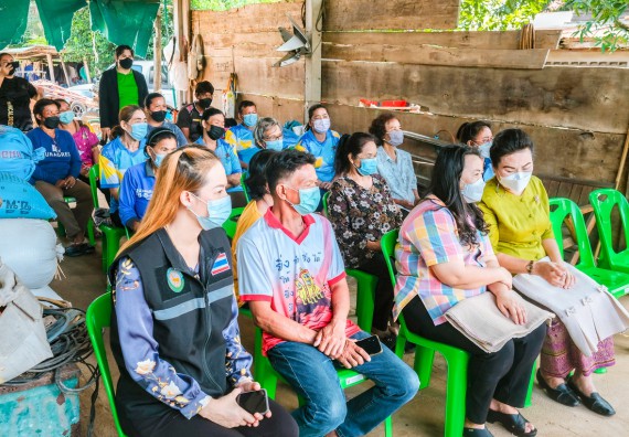 ภาพกิจกรรมคณะวิทยาศาสตร์และเทคโนโลยี จัดอบรมเชิงปฏิบัติการ เรื่อง การปั่นด้ายจากใยกล้วยผสมฝ้าย