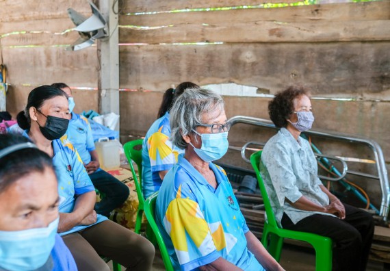 ภาพกิจกรรมคณะวิทยาศาสตร์และเทคโนโลยี จัดอบรมเชิงปฏิบัติการ เรื่อง การปั่นด้ายจากใยกล้วยผสมฝ้าย