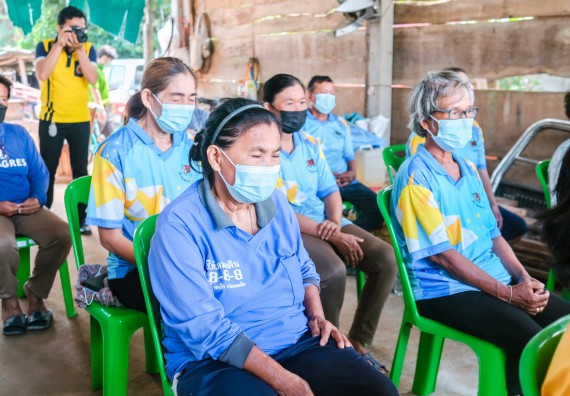 ภาพกิจกรรมคณะวิทยาศาสตร์และเทคโนโลยี จัดอบรมเชิงปฏิบัติการ เรื่อง การปั่นด้ายจากใยกล้วยผสมฝ้าย