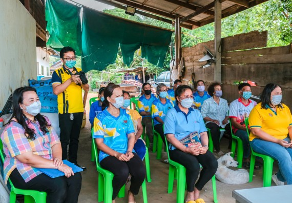 ภาพกิจกรรมคณะวิทยาศาสตร์และเทคโนโลยี จัดอบรมเชิงปฏิบัติการ เรื่อง การปั่นด้ายจากใยกล้วยผสมฝ้าย