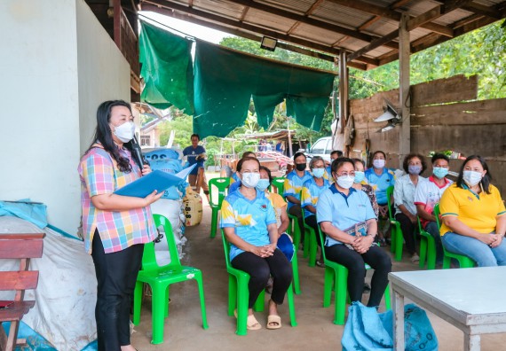 ภาพกิจกรรมคณะวิทยาศาสตร์และเทคโนโลยี จัดอบรมเชิงปฏิบัติการ เรื่อง การปั่นด้ายจากใยกล้วยผสมฝ้าย