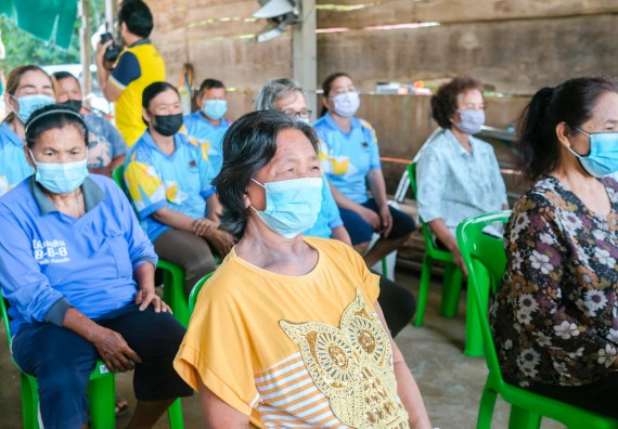 ภาพกิจกรรมคณะวิทยาศาสตร์และเทคโนโลยี จัดอบรมเชิงปฏิบัติการ เรื่อง การปั่นด้ายจากใยกล้วยผสมฝ้าย