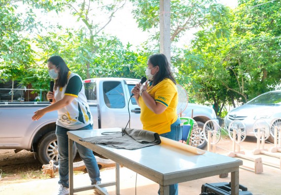 ภาพกิจกรรมคณะวิทยาศาสตร์และเทคโนโลยี จัดอบรมเชิงปฏิบัติการ เรื่อง การปั่นด้ายจากใยกล้วยผสมฝ้าย