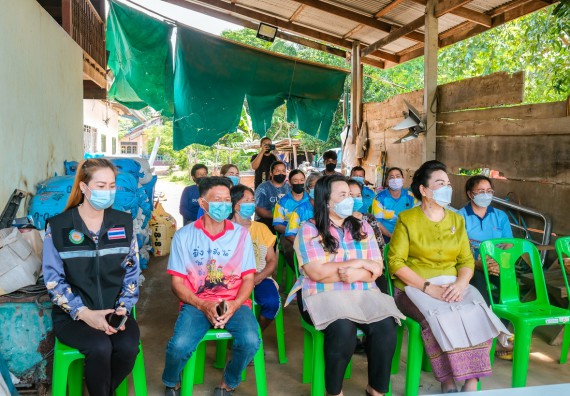 ภาพกิจกรรมคณะวิทยาศาสตร์และเทคโนโลยี จัดอบรมเชิงปฏิบัติการ เรื่อง การปั่นด้ายจากใยกล้วยผสมฝ้าย