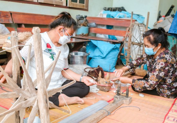 ภาพกิจกรรมคณะวิทยาศาสตร์และเทคโนโลยี จัดอบรมเชิงปฏิบัติการ เรื่อง การปั่นด้ายจากใยกล้วยผสมฝ้าย