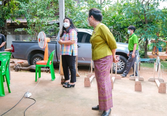 ภาพกิจกรรมคณะวิทยาศาสตร์และเทคโนโลยี จัดอบรมเชิงปฏิบัติการ เรื่อง การปั่นด้ายจากใยกล้วยผสมฝ้าย