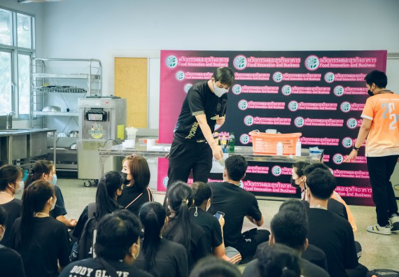 ภาพกิจกรรม  คณะวิทยาศาสตร์และเทคโนโลยี จัดกิจกรรมรักแรกผูกจิตนักศึกษาวิทยาศาสตร์และเทคโนโลยี ปฐมนิเทศนักศึกษาใหม่ คณะวิทยาศาสตร์และเทคโนโลยี ประจำปี 2565