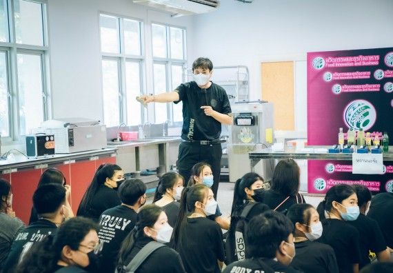 ภาพกิจกรรม  คณะวิทยาศาสตร์และเทคโนโลยี จัดกิจกรรมรักแรกผูกจิตนักศึกษาวิทยาศาสตร์และเทคโนโลยี ปฐมนิเทศนักศึกษาใหม่ คณะวิทยาศาสตร์และเทคโนโลยี ประจำปี 2565