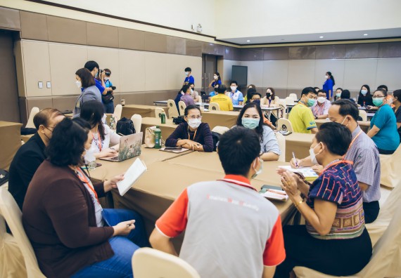ภาพกิจกรรม  คณาจารย์และบุคลากร คณะวิทยาศาสตร์และเทคโนโลยี เข้าร่วมอบรมโครงการอบรมเชิงปฏิบัติการพัฒนาทักษะวิศวกรสังคมสำหรับอาจารย์ KPRU