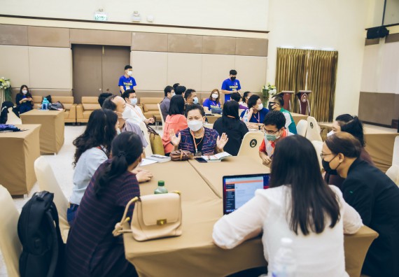 ภาพกิจกรรม  คณาจารย์และบุคลากร คณะวิทยาศาสตร์และเทคโนโลยี เข้าร่วมอบรมโครงการอบรมเชิงปฏิบัติการพัฒนาทักษะวิศวกรสังคมสำหรับอาจารย์ KPRU