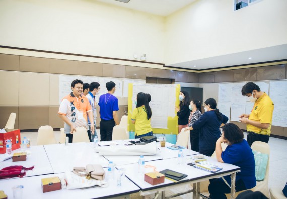 ภาพกิจกรรม  คณาจารย์และบุคลากร คณะวิทยาศาสตร์และเทคโนโลยี เข้าร่วมอบรมโครงการอบรมเชิงปฏิบัติการพัฒนาทักษะวิศวกรสังคมสำหรับอาจารย์ KPRU