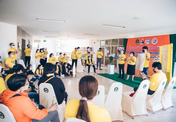 ภาพกิจกรรม  คณาจารย์และบุคลากร คณะวิทยาศาสตร์และเทคโนโลยี เข้าร่วมอบรมโครงการอบรมเชิงปฏิบัติการพัฒนาทักษะวิศวกรสังคมสำหรับอาจารย์ KPRU