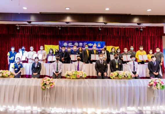 ภาพกิจกรรม  คณะวิทยาศาสตร์และเทคโนโลยี เข้าร่วมโครงการสัมมนาเชิงปฏิบัติการค่ายอาสาบำเพ็ญประโยชน์เพื่อส่งเสริมสร้างจริยธรรมและบูรณาการการเรียนรู้ เพื่อทำนุบำรุงศิลปวัฒนธรรม ครั้งที่ 7