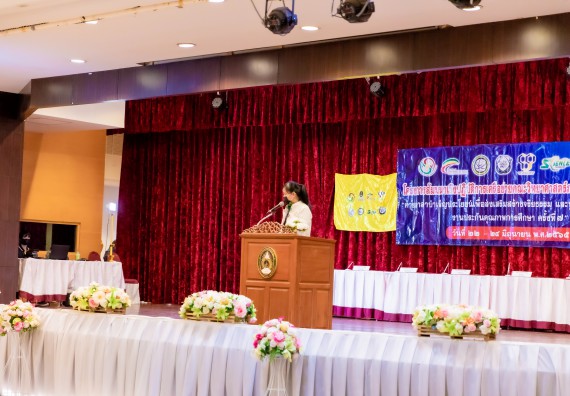 ภาพกิจกรรม  คณะวิทยาศาสตร์และเทคโนโลยี เข้าร่วมโครงการสัมมนาเชิงปฏิบัติการค่ายอาสาบำเพ็ญประโยชน์เพื่อส่งเสริมสร้างจริยธรรมและบูรณาการการเรียนรู้ เพื่อทำนุบำรุงศิลปวัฒนธรรม ครั้งที่ 7