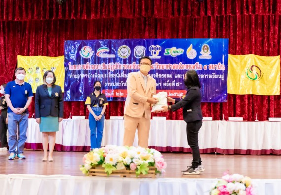 ภาพกิจกรรม  คณะวิทยาศาสตร์และเทคโนโลยี เข้าร่วมโครงการสัมมนาเชิงปฏิบัติการค่ายอาสาบำเพ็ญประโยชน์เพื่อส่งเสริมสร้างจริยธรรมและบูรณาการการเรียนรู้ เพื่อทำนุบำรุงศิลปวัฒนธรรม ครั้งที่ 7