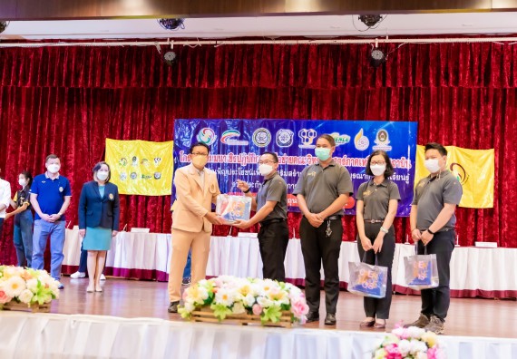 ภาพกิจกรรม  คณะวิทยาศาสตร์และเทคโนโลยี เข้าร่วมโครงการสัมมนาเชิงปฏิบัติการค่ายอาสาบำเพ็ญประโยชน์เพื่อส่งเสริมสร้างจริยธรรมและบูรณาการการเรียนรู้ เพื่อทำนุบำรุงศิลปวัฒนธรรม ครั้งที่ 7