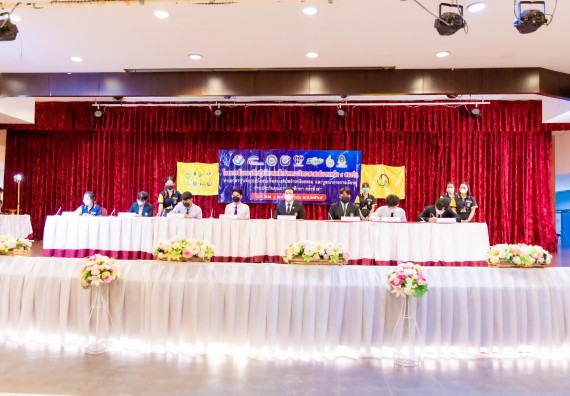 ภาพกิจกรรม  คณะวิทยาศาสตร์และเทคโนโลยี เข้าร่วมโครงการสัมมนาเชิงปฏิบัติการค่ายอาสาบำเพ็ญประโยชน์เพื่อส่งเสริมสร้างจริยธรรมและบูรณาการการเรียนรู้ เพื่อทำนุบำรุงศิลปวัฒนธรรม ครั้งที่ 7