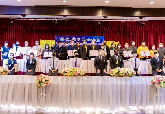 ภาพกิจกรรม  คณะวิทยาศาสตร์และเทคโนโลยี เข้าร่วมโครงการสัมมนาเชิงปฏิบัติการค่ายอาสาบำเพ็ญประโยชน์เพื่อส่งเสริมสร้างจริยธรรมและบูรณาการการเรียนรู้ เพื่อทำนุบำรุงศิลปวัฒนธรรม ครั้งที่ 7