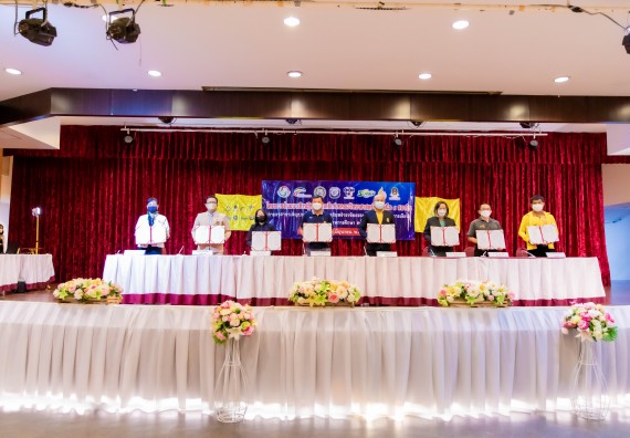 ภาพกิจกรรม  คณะวิทยาศาสตร์และเทคโนโลยี เข้าร่วมโครงการสัมมนาเชิงปฏิบัติการค่ายอาสาบำเพ็ญประโยชน์เพื่อส่งเสริมสร้างจริยธรรมและบูรณาการการเรียนรู้ เพื่อทำนุบำรุงศิลปวัฒนธรรม ครั้งที่ 7