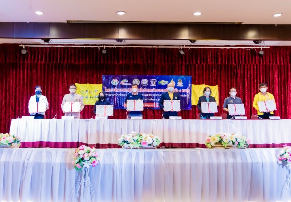 ภาพกิจกรรม  คณะวิทยาศาสตร์และเทคโนโลยี เข้าร่วมโครงการสัมมนาเชิงปฏิบัติการค่ายอาสาบำเพ็ญประโยชน์เพื่อส่งเสริมสร้างจริยธรรมและบูรณาการการเรียนรู้ เพื่อทำนุบำรุงศิลปวัฒนธรรม ครั้งที่ 7