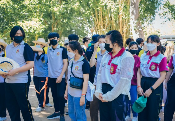 ภาพกิจกรรม  คณะวิทยาศาสตร์และเทคโนโลยี เข้าร่วมโครงการสัมมนาเชิงปฏิบัติการค่ายอาสาบำเพ็ญประโยชน์เพื่อส่งเสริมสร้างจริยธรรมและบูรณาการการเรียนรู้ เพื่อทำนุบำรุงศิลปวัฒนธรรม ครั้งที่ 7