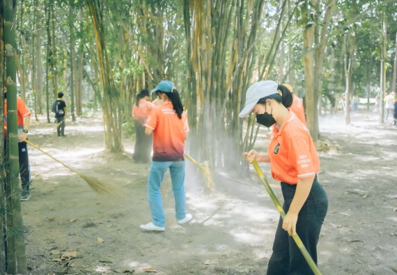 ภาพกิจกรรม  คณะวิทยาศาสตร์และเทคโนโลยี เข้าร่วมโครงการสัมมนาเชิงปฏิบัติการค่ายอาสาบำเพ็ญประโยชน์เพื่อส่งเสริมสร้างจริยธรรมและบูรณาการการเรียนรู้ เพื่อทำนุบำรุงศิลปวัฒนธรรม ครั้งที่ 7