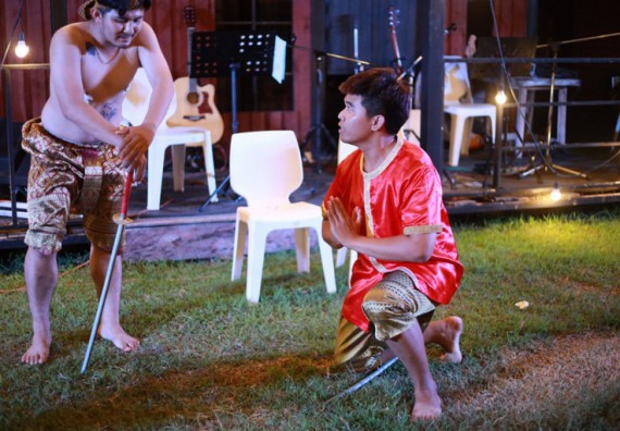 ภาพกิจกรรม  คณะวิทยาศาสตร์และเทคโนโลยี เข้าร่วมโครงการสัมมนาเชิงปฏิบัติการค่ายอาสาบำเพ็ญประโยชน์เพื่อส่งเสริมสร้างจริยธรรมและบูรณาการการเรียนรู้ เพื่อทำนุบำรุงศิลปวัฒนธรรม ครั้งที่ 7