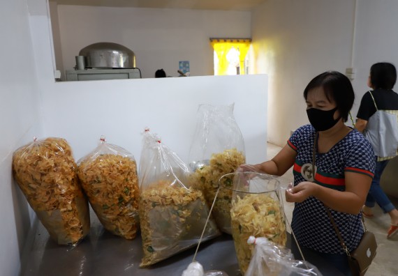 ภาพกิจกรรม  คณะวิทยาศาสตร์และเทคโนโลยี มหาวิทยาลัยราชภัฏกำแพงเพชร ลงพื้นที่ติดตามการให้บริการวิชาการและยกระดับผลิตภัณฑ์ชุมชน ของกลุ่มวิสาหกิจชุมชนกล้วยน้ำหว้าแปลงใหญ่