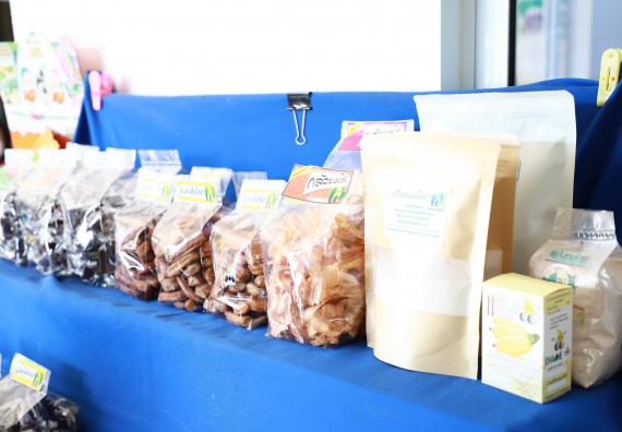 ภาพกิจกรรม  คณะวิทยาศาสตร์และเทคโนโลยี มหาวิทยาลัยราชภัฏกำแพงเพชร ลงพื้นที่ติดตามการให้บริการวิชาการและยกระดับผลิตภัณฑ์ชุมชน ของกลุ่มวิสาหกิจชุมชนกล้วยน้ำหว้าแปลงใหญ่