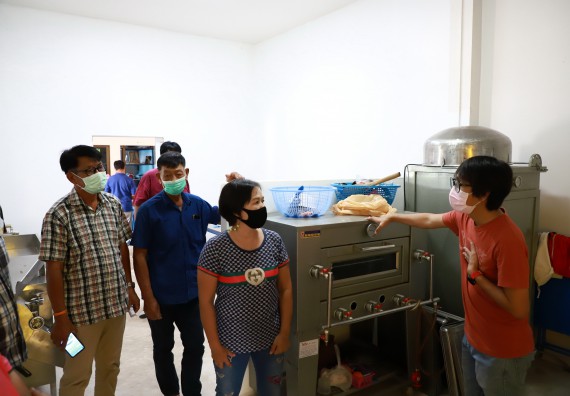 ภาพกิจกรรม  คณะวิทยาศาสตร์และเทคโนโลยี มหาวิทยาลัยราชภัฏกำแพงเพชร ลงพื้นที่ติดตามการให้บริการวิชาการและยกระดับผลิตภัณฑ์ชุมชน ของกลุ่มวิสาหกิจชุมชนกล้วยน้ำหว้าแปลงใหญ่