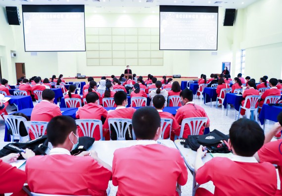ภาพกิจกรรม  คณะวิทยาศาสตร์และเทคโนโลยี จัดโครงการค่ายวิทยาศาสตร์นักเรียนห้องเรียนพิเศษวิทยาศาสตร์  และโครงการค่ายวิทยาศาสตร์นักเรียนห้องเรียนพิเศษวิทยาศาสตร์เทคโนโลยี ภาษาอังกฤษ คณิตศาสตร์ (STEM) ระดับชั้นมัธยมศึกษาปีที่ 2