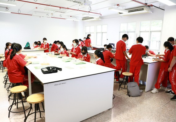 ภาพกิจกรรม  คณะวิทยาศาสตร์และเทคโนโลยี จัดโครงการค่ายวิทยาศาสตร์นักเรียนห้องเรียนพิเศษวิทยาศาสตร์  และโครงการค่ายวิทยาศาสตร์นักเรียนห้องเรียนพิเศษวิทยาศาสตร์เทคโนโลยี ภาษาอังกฤษ คณิตศาสตร์ (STEM) ระดับชั้นมัธยมศึกษาปีที่ 2