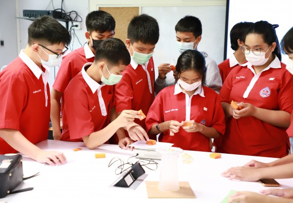 ภาพกิจกรรม  คณะวิทยาศาสตร์และเทคโนโลยี จัดโครงการค่ายวิทยาศาสตร์นักเรียนห้องเรียนพิเศษวิทยาศาสตร์  และโครงการค่ายวิทยาศาสตร์นักเรียนห้องเรียนพิเศษวิทยาศาสตร์เทคโนโลยี ภาษาอังกฤษ คณิตศาสตร์ (STEM) ระดับชั้นมัธยมศึกษาปีที่ 2