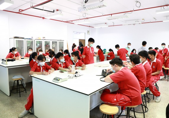 ภาพกิจกรรม  คณะวิทยาศาสตร์และเทคโนโลยี จัดโครงการค่ายวิทยาศาสตร์นักเรียนห้องเรียนพิเศษวิทยาศาสตร์  และโครงการค่ายวิทยาศาสตร์นักเรียนห้องเรียนพิเศษวิทยาศาสตร์เทคโนโลยี ภาษาอังกฤษ คณิตศาสตร์ (STEM) ระดับชั้นมัธยมศึกษาปีที่ 2