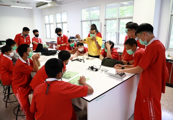 ภาพกิจกรรม  คณะวิทยาศาสตร์และเทคโนโลยี จัดโครงการค่ายวิทยาศาสตร์นักเรียนห้องเรียนพิเศษวิทยาศาสตร์  และโครงการค่ายวิทยาศาสตร์นักเรียนห้องเรียนพิเศษวิทยาศาสตร์เทคโนโลยี ภาษาอังกฤษ คณิตศาสตร์ (STEM) ระดับชั้นมัธยมศึกษาปีที่ 2