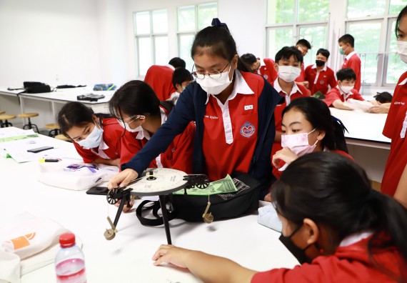 ภาพกิจกรรม  คณะวิทยาศาสตร์และเทคโนโลยี จัดโครงการค่ายวิทยาศาสตร์นักเรียนห้องเรียนพิเศษวิทยาศาสตร์  และโครงการค่ายวิทยาศาสตร์นักเรียนห้องเรียนพิเศษวิทยาศาสตร์เทคโนโลยี ภาษาอังกฤษ คณิตศาสตร์ (STEM) ระดับชั้นมัธยมศึกษาปีที่ 2