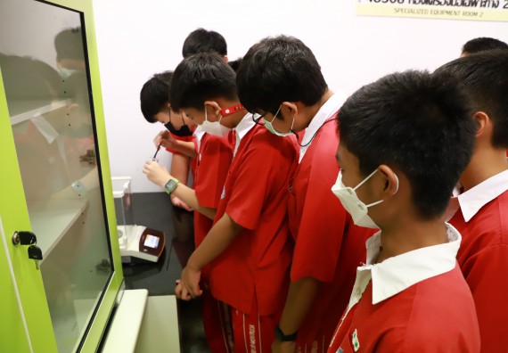 ภาพกิจกรรม  คณะวิทยาศาสตร์และเทคโนโลยี จัดโครงการค่ายวิทยาศาสตร์นักเรียนห้องเรียนพิเศษวิทยาศาสตร์  และโครงการค่ายวิทยาศาสตร์นักเรียนห้องเรียนพิเศษวิทยาศาสตร์เทคโนโลยี ภาษาอังกฤษ คณิตศาสตร์ (STEM) ระดับชั้นมัธยมศึกษาปีที่ 2