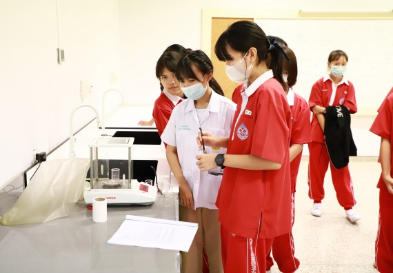 ภาพกิจกรรม  คณะวิทยาศาสตร์และเทคโนโลยี จัดโครงการค่ายวิทยาศาสตร์นักเรียนห้องเรียนพิเศษวิทยาศาสตร์  และโครงการค่ายวิทยาศาสตร์นักเรียนห้องเรียนพิเศษวิทยาศาสตร์เทคโนโลยี ภาษาอังกฤษ คณิตศาสตร์ (STEM) ระดับชั้นมัธยมศึกษาปีที่ 2