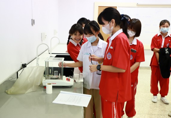 ภาพกิจกรรม  คณะวิทยาศาสตร์และเทคโนโลยี จัดโครงการค่ายวิทยาศาสตร์นักเรียนห้องเรียนพิเศษวิทยาศาสตร์  และโครงการค่ายวิทยาศาสตร์นักเรียนห้องเรียนพิเศษวิทยาศาสตร์เทคโนโลยี ภาษาอังกฤษ คณิตศาสตร์ (STEM) ระดับชั้นมัธยมศึกษาปีที่ 2