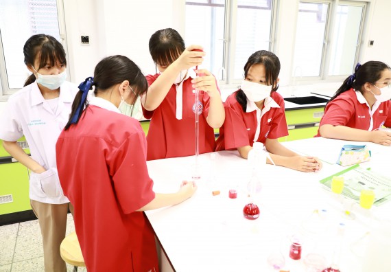 ภาพกิจกรรม  คณะวิทยาศาสตร์และเทคโนโลยี จัดโครงการค่ายวิทยาศาสตร์นักเรียนห้องเรียนพิเศษวิทยาศาสตร์  และโครงการค่ายวิทยาศาสตร์นักเรียนห้องเรียนพิเศษวิทยาศาสตร์เทคโนโลยี ภาษาอังกฤษ คณิตศาสตร์ (STEM) ระดับชั้นมัธยมศึกษาปีที่ 2